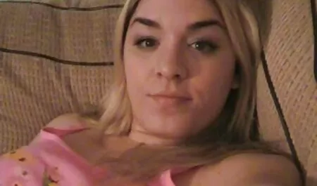 La mujer puso videos de sexo casero latino su camisa y bragas