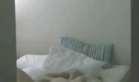 Trixie Tao Sexo en un sofá con azulejos peligrosos audio latino xxx en su vagina