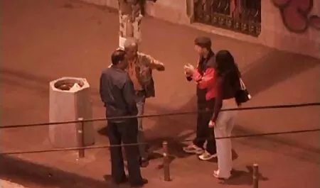 Gangbang en los videos pornos de trios latinos dormitorios.