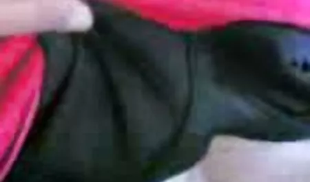 Massage steel el joven coño cexo latino de un cliente empapado en aceite