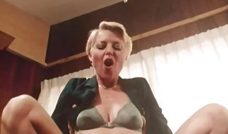 Un extraño ritual que involucra sexo porno en vivo latino ilegal.