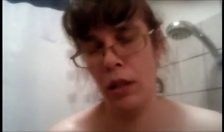 Linda chica Asiática acariciando gran pareja con labios videos caseros pornos latinos dulces