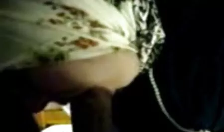 Mujer tatuada en cuerpo tiene sexo con dos amantes mientras videos de sexo audio latino su marido trabaja en