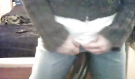 Belleza con su novio al xxx latino baño y en la silla