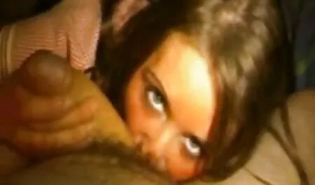 Dos vapor flexible, porno anime español latino sacudiendo su culo