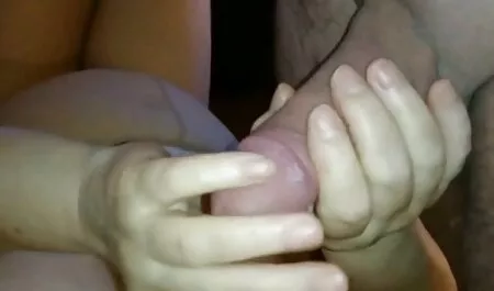 Tenemos sexo en un club hermanos latinos follando nocturno con el camarero.