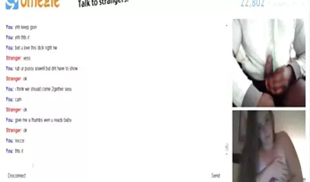 Ella está llena de la chica en ropa videos amateur latino púrpura sentado en la cara de un hombre en pantalones cortos negros