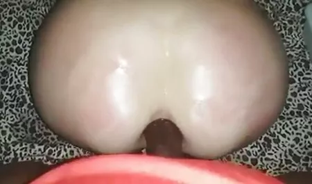Los atletas van al gimnasio y juegan, muslos grandes en la cámara en el baño y en el balcón videos xxx latinos caseros