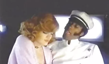 El amor de una hermosa joven con sexo por dinero latino un hombre negro a causa de su gran polla